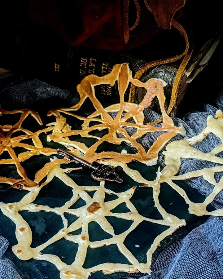 Pancakes d'Halloween en toiles d'araignée