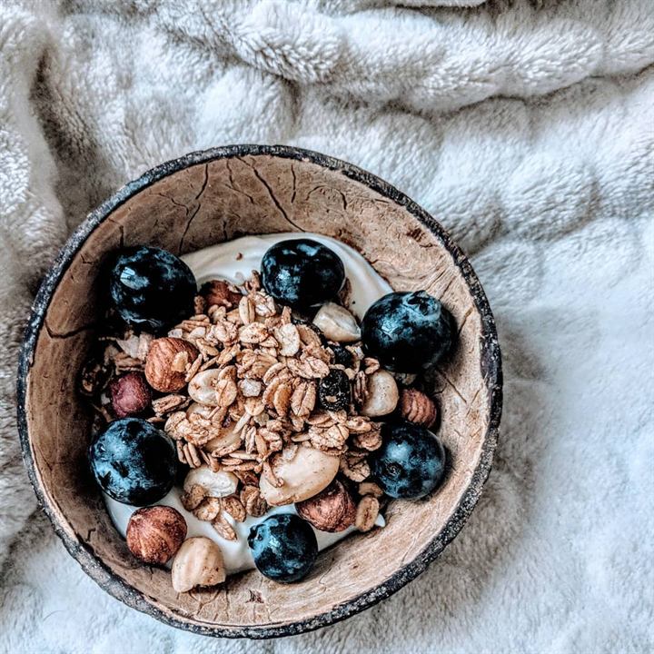 Bowl fromage blanc, myrtilles et granola à la cannelle