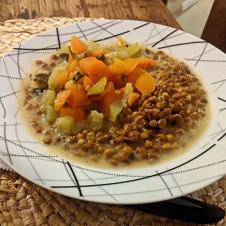 Mijoté de lentilles, carottes et courgettes à la moutarde