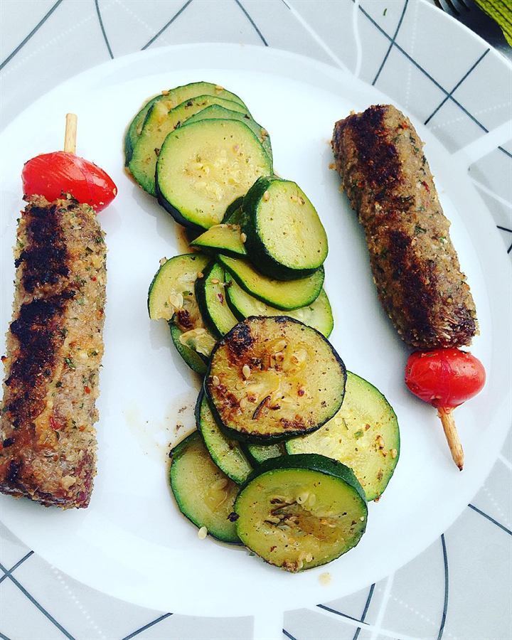 Brochettes végétales et courgettes au sésame