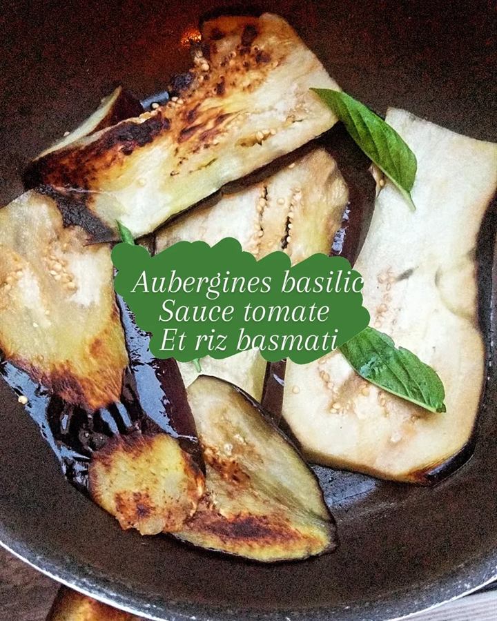 Aubergines rôties au basilic, sauce tomate et riz basmati