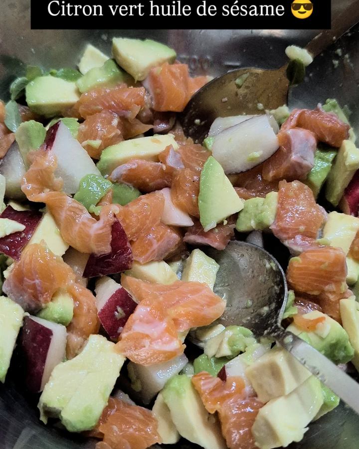 Le mélange de l'été : truite, avocat et nectarine