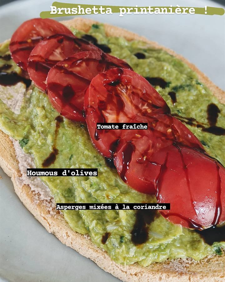 Bruschetta printanière asperges-coriandre et houmous d'olives