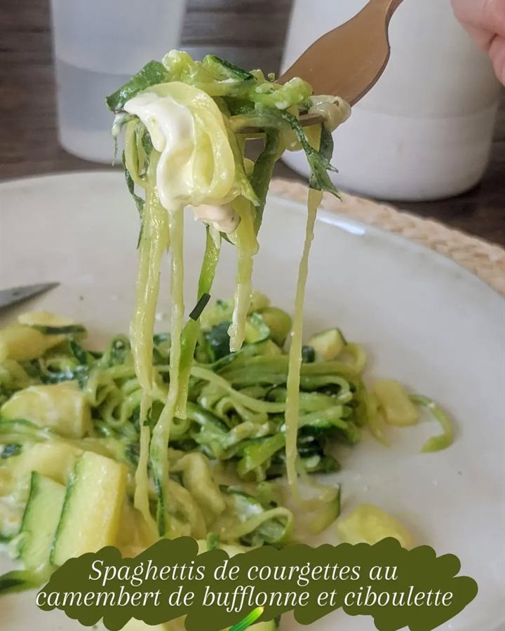 Spaghetti de courgettes au camembert de bufflonne et ciboulette
