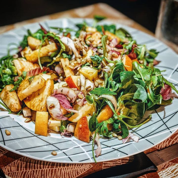 Salade d'endives, pomme, comté et mâche
