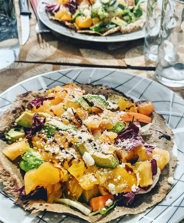 Galette-salade au sarrasin, avocat et feta