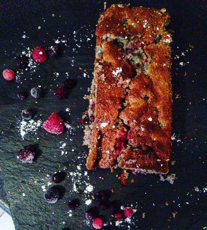 Cake aux fruits rouges pour le petit-déjeuner