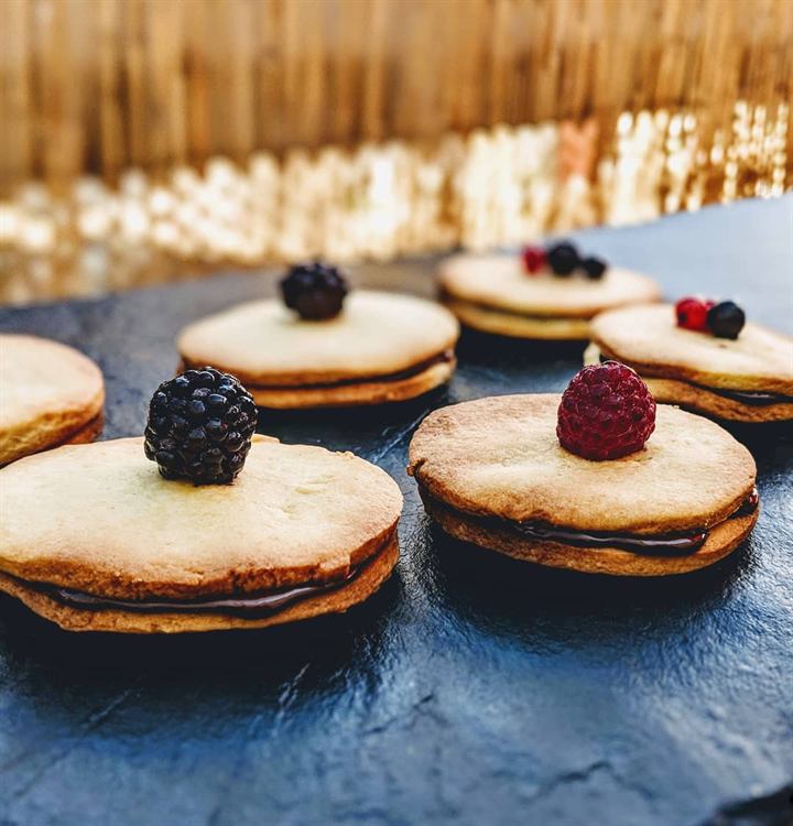 Sablés au chocolat et fruits rouges