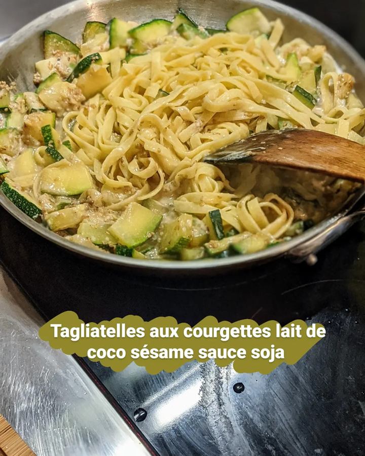 Tagliatelle aux courgettes, lait de coco, sésame et soja