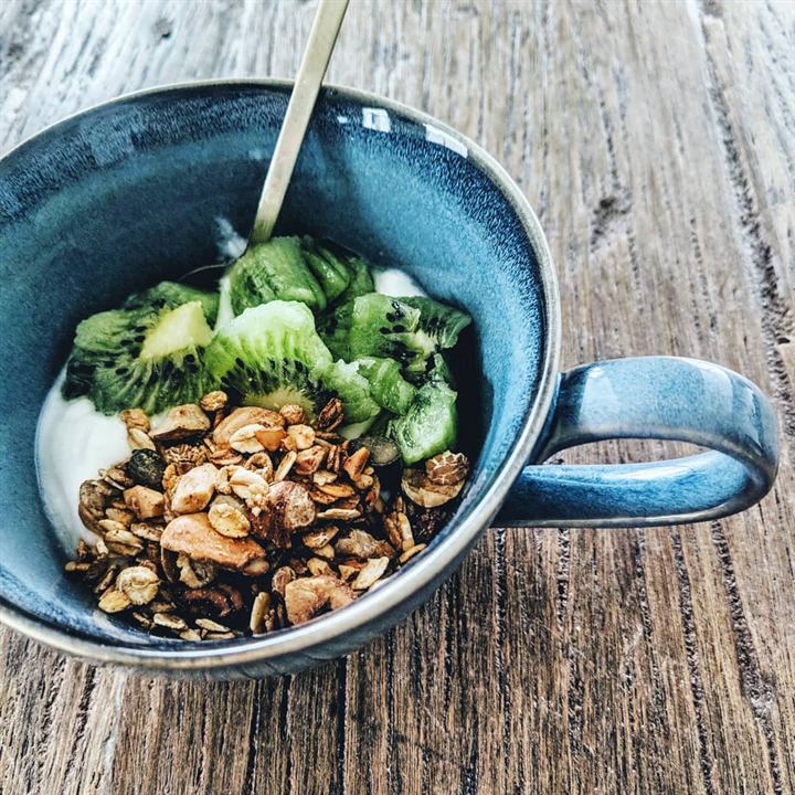 Bol yaourt, kiwi et granola maison