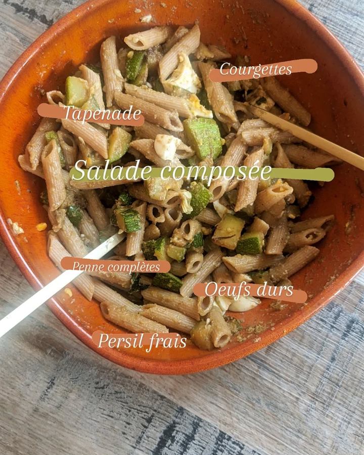 Salade composée penne complètes, œufs durs et tapenade