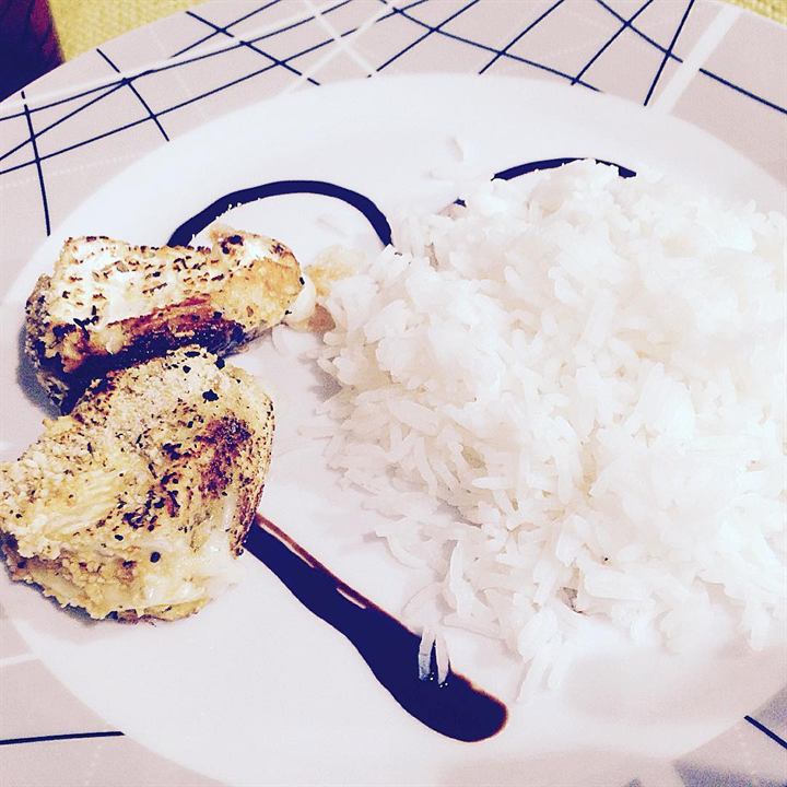 Fromage rôti aux herbes, riz basmati et balsamique