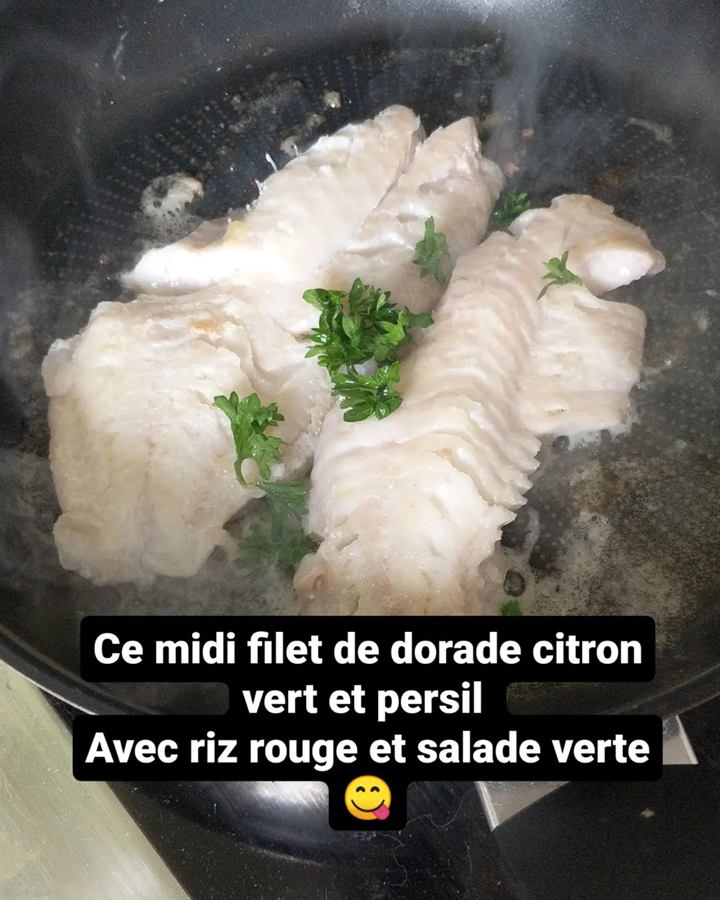 Filet de dorade citron vert-persil, riz rouge et salade verte