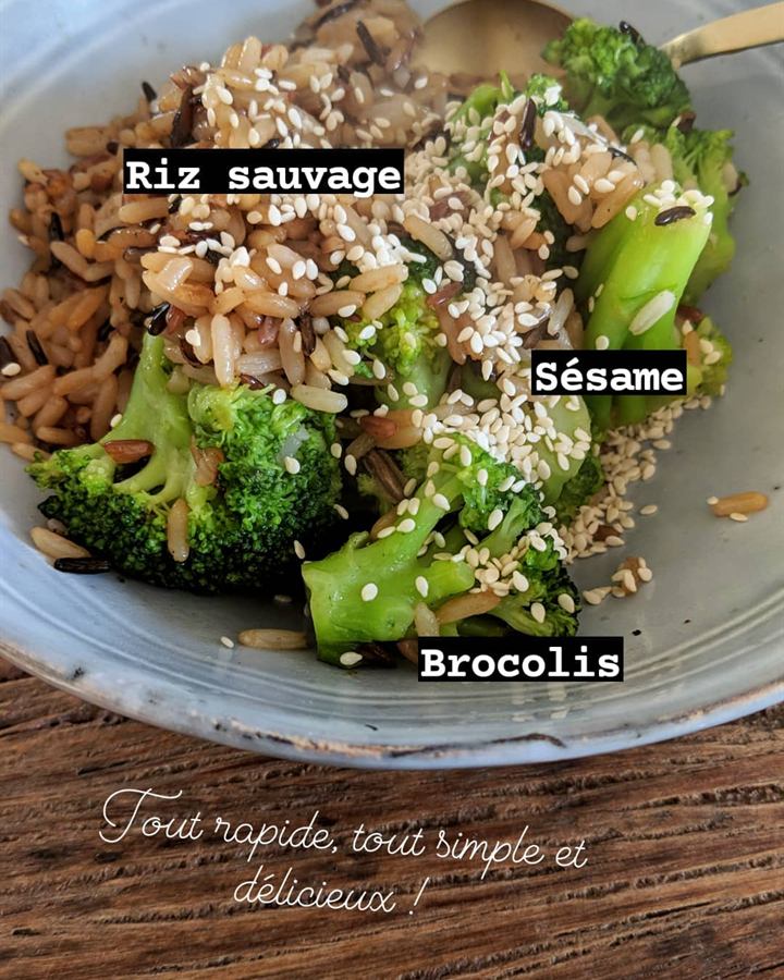 Riz sauvage, brocolis, sésame et sauce soja