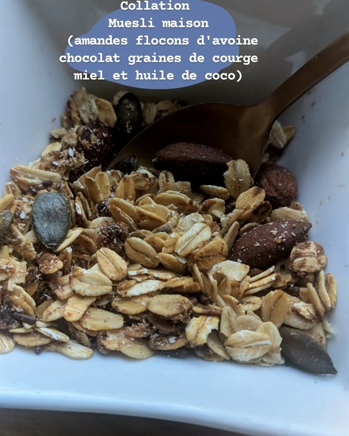 Muesli maison amandes, chocolat et graines de courge