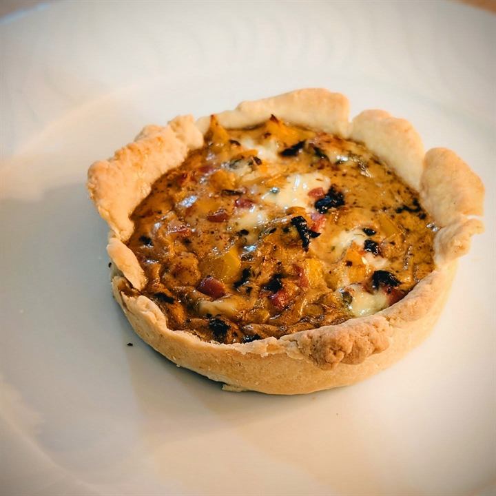Petite quiche olives, poivrons et fourme d'Ambert