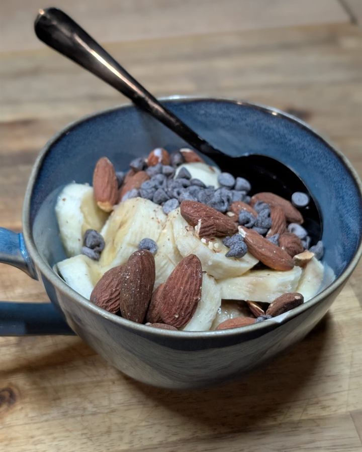 Bowl fromage blanc, banane, amandes et chocolat