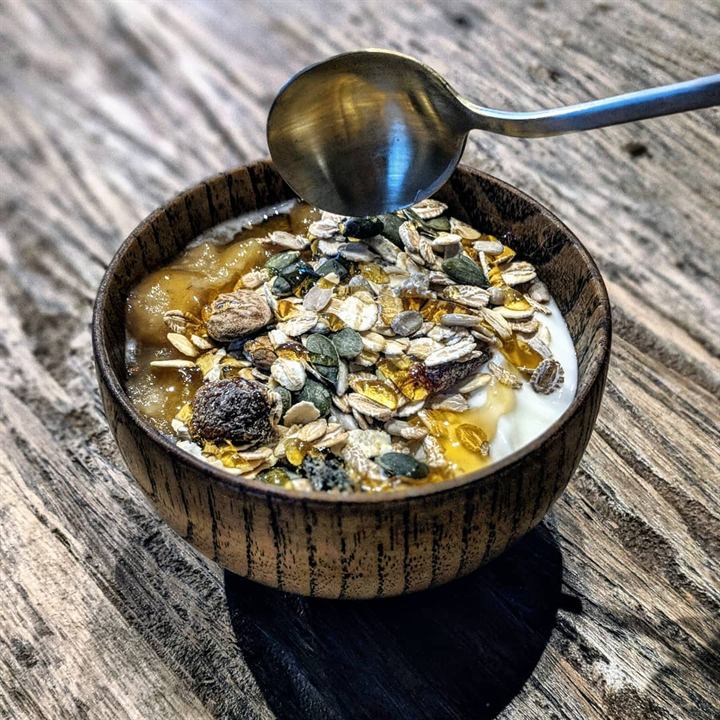 Bol fromage blanc, compote et muesli maison courge-cranberries
