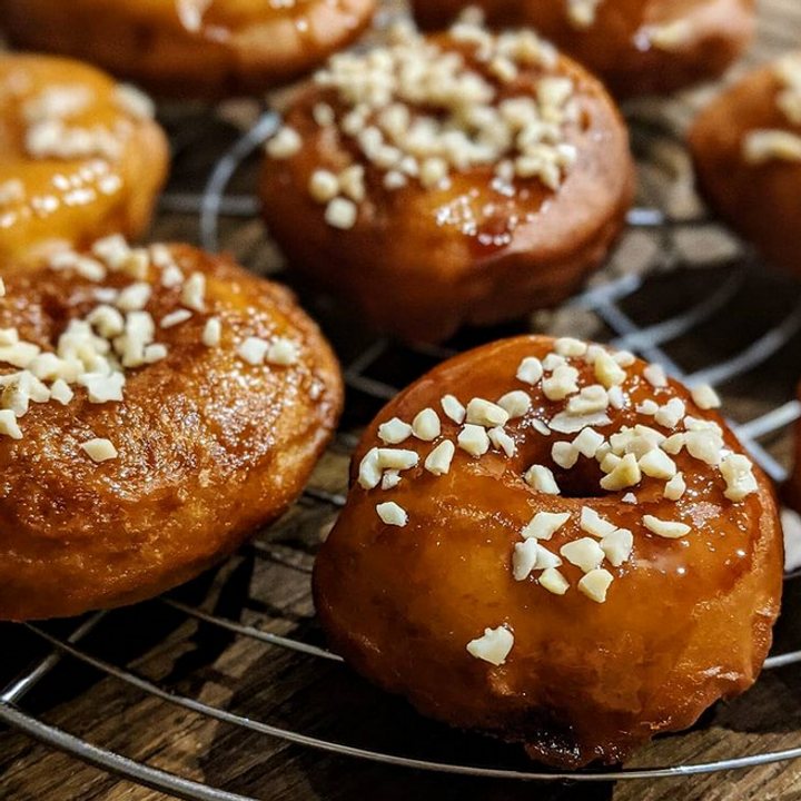 Donuts vegan caramel-amandes, une délicieuse recette gourmande pour le weekend