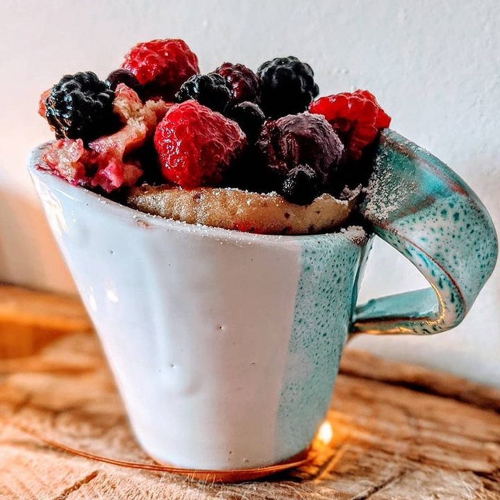 MUGCAKE aux fruits rouges
