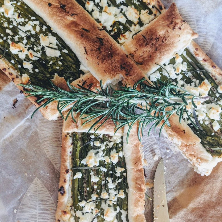 RECETTE N°4 Spécial Pâques : Tarte feuilletée aux asperges - feta - romarin